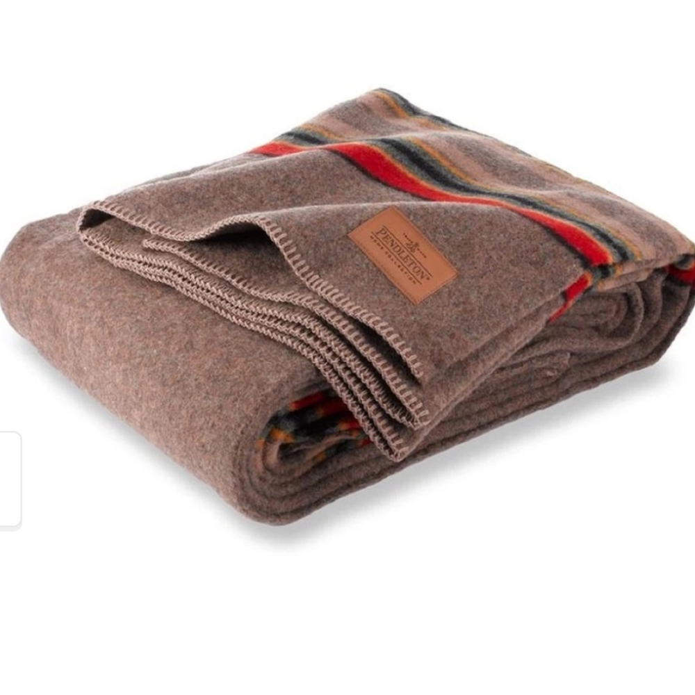 New W Tags Twin The Pendleton Yakima Camp Blanket in Mineral Umber